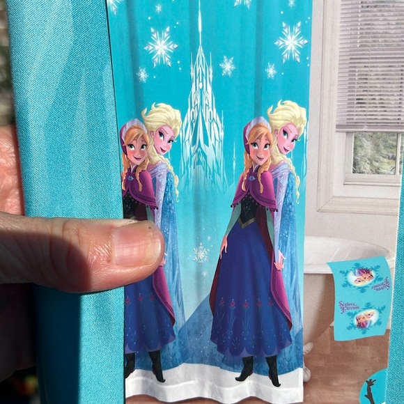 Disney Frozen Shower Curtain Anna Elsa - Picture 3 of 6